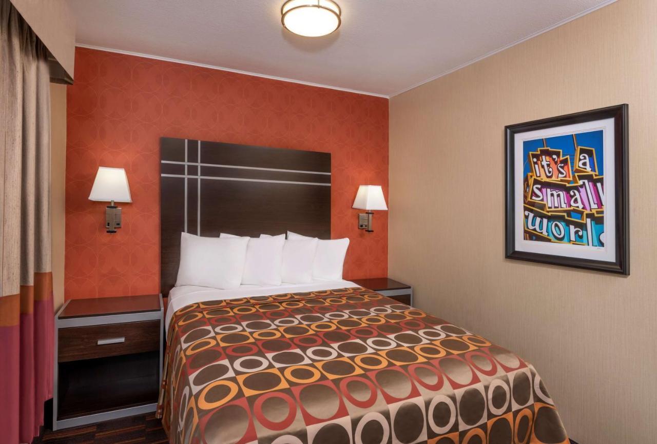 Best Western Plus Raffles Inn & Suites Anaheim Exterior photo